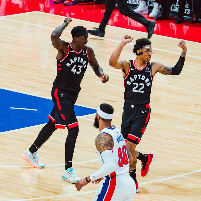 公牛鏖战上海队，欧文惊艳四座