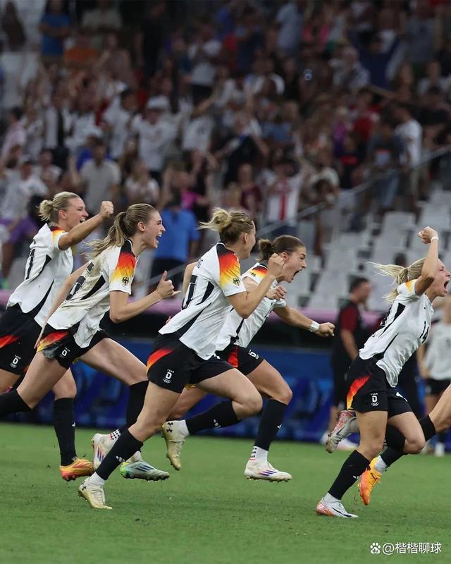 美国女足队成功晋级四分之一决赛