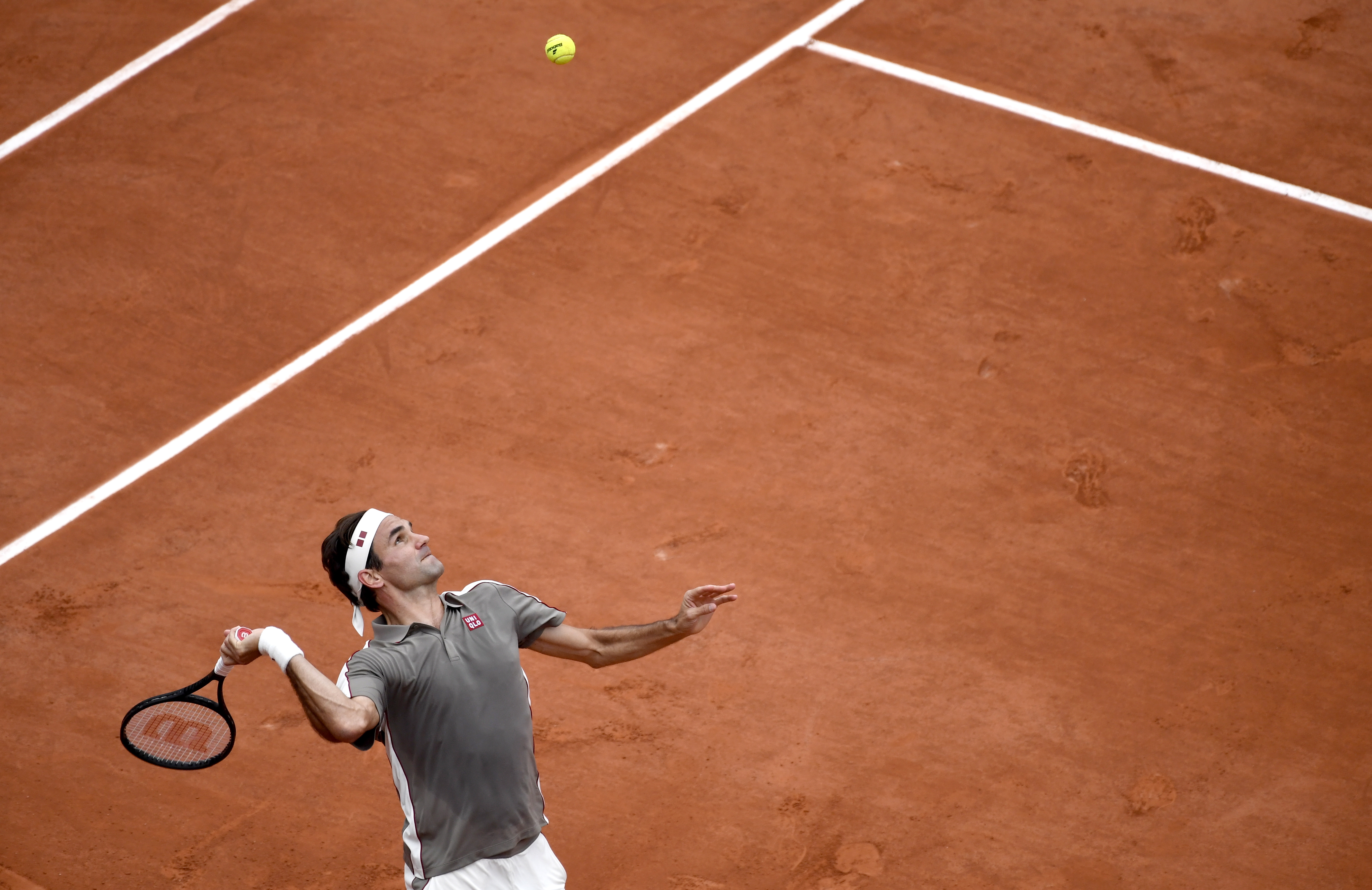 开云下载-意大利网球队完胜德国网球队，费德勒完成帽子戏法