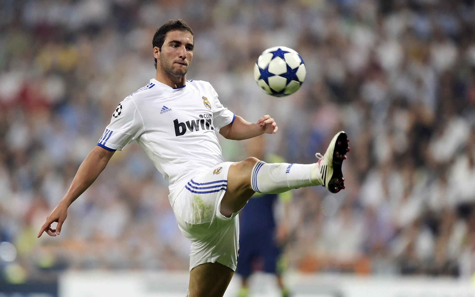 喀麦隆的足球魔法，当孔德一脚踢碎毕尔巴鄂的悬念